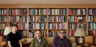 ELTON JOHN SORPRENDE AL MUNDO CON SU RETRATO FAMILIAR